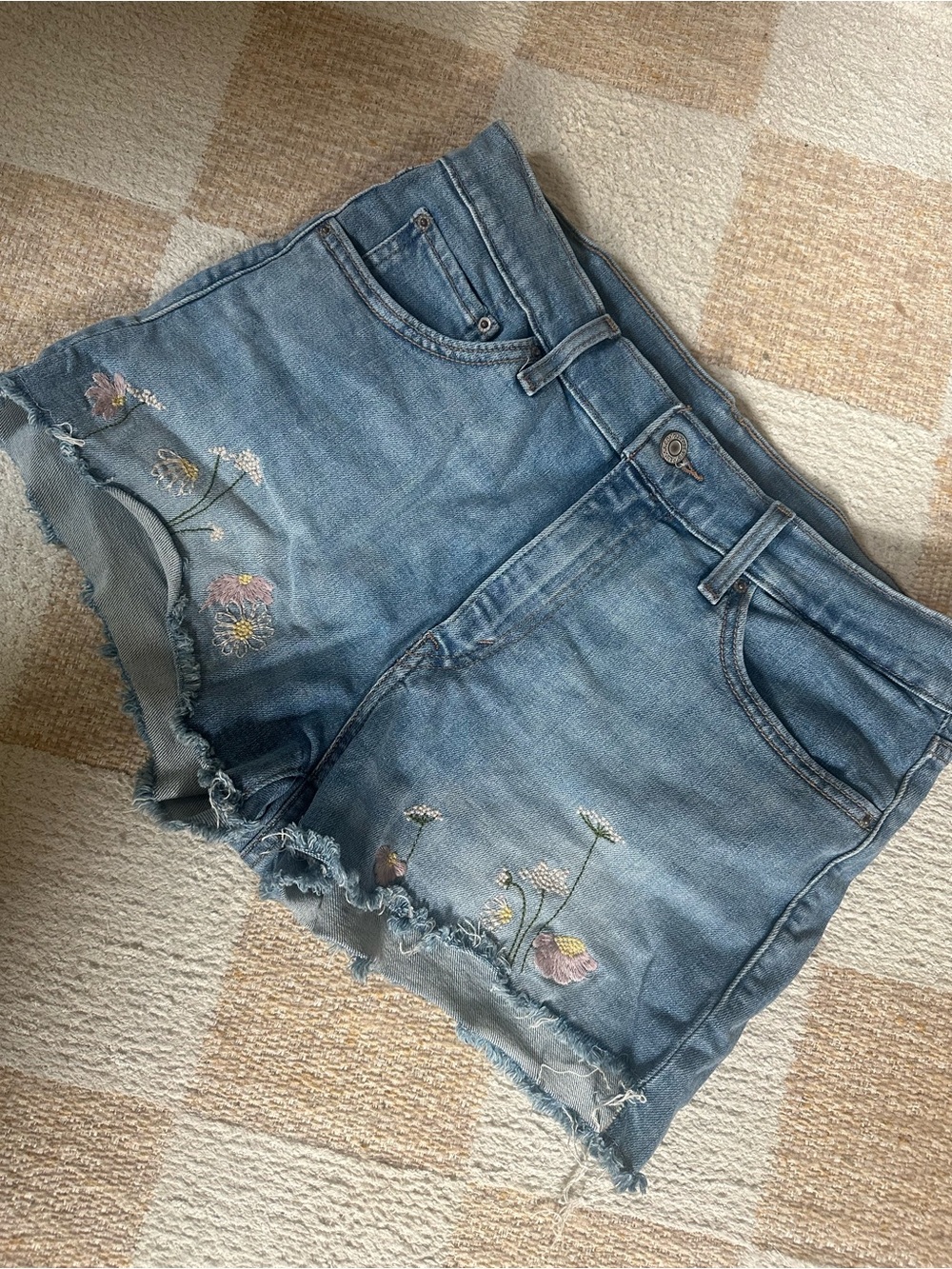 Levi’s Floral Embroidered Jean Shorts 30